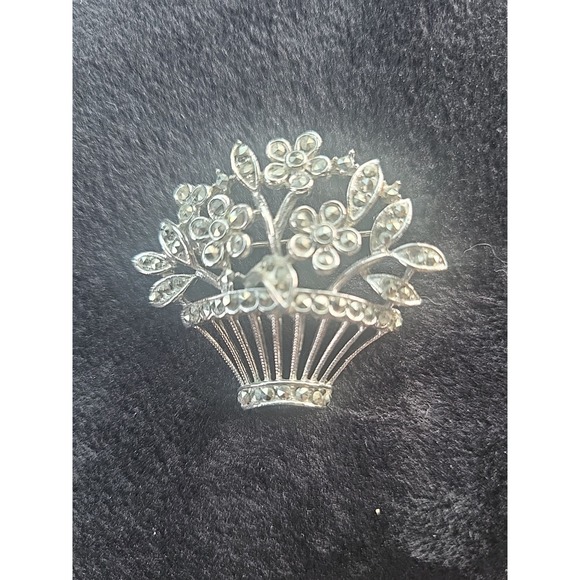 Vintage Lisner Silver Tone Rhinestone Open Work Basket  Flowers Brooch pin‎ - Picture 2 of 9